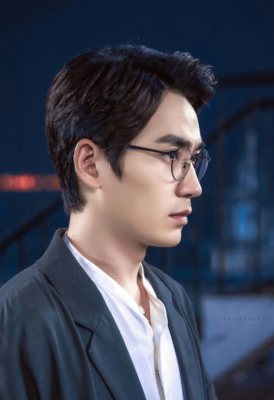 朱一龍抗疫朱一龍是一位中國知名演員，他在演藝界有著廣泛的影響力。在抗疫期間，他積極參與公益活動(dòng)，為抗擊疫情做出了貢獻(xiàn)。