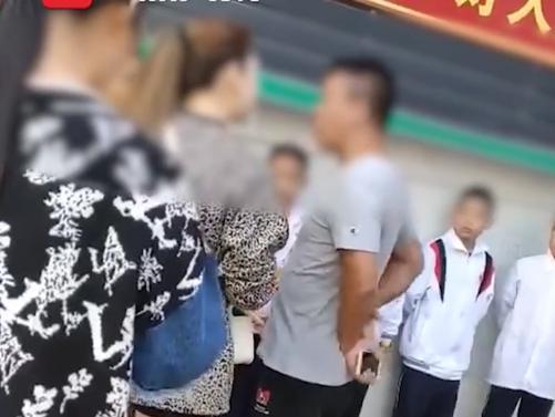 老師體罰學(xué)生被學(xué)生報復(fù)老師體罰學(xué)生引發(fā)報復(fù)事件，深度探討背后的教育問題