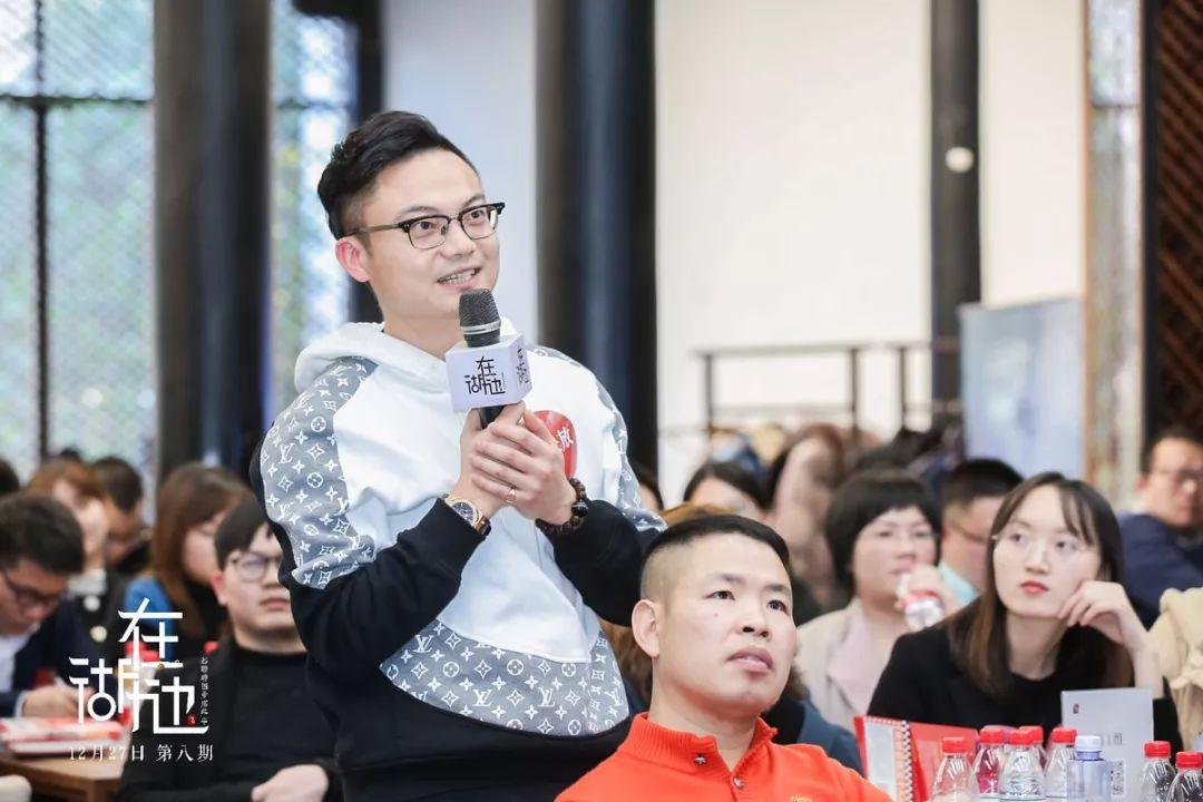 西貝賈國龍:我罵不過羅永浩西貝賈國龍與羅永浩的隔空罵戰(zhàn)，語言藝術(shù)的挑戰(zhàn)者