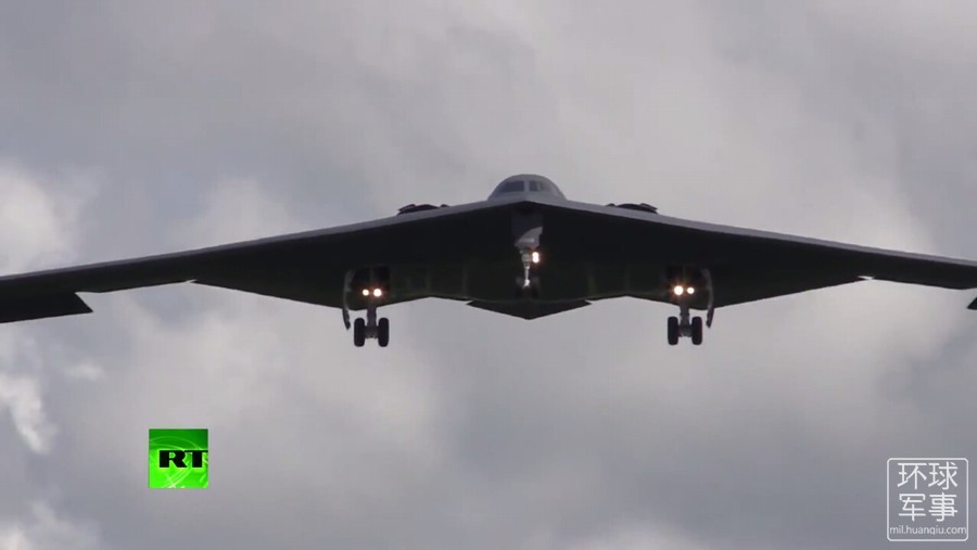 美國b-2轟炸機美國B-2轟炸機，空中巨翼的傳奇