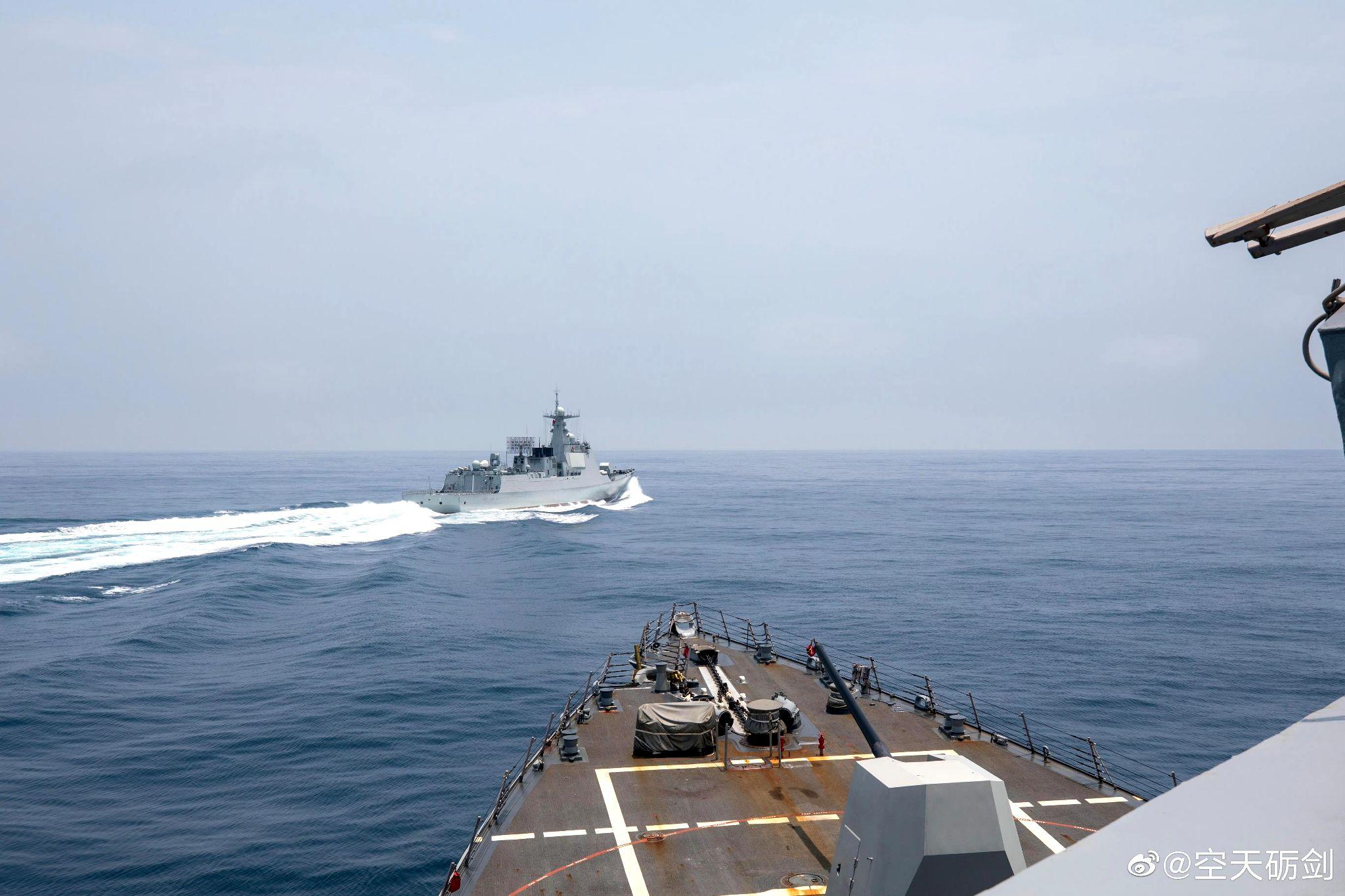 美英軍艦過(guò)航臺(tái)灣海峽 解放軍跟監(jiān)美英軍艦過(guò)航臺(tái)灣海峽，解放軍嚴(yán)密跟監(jiān)