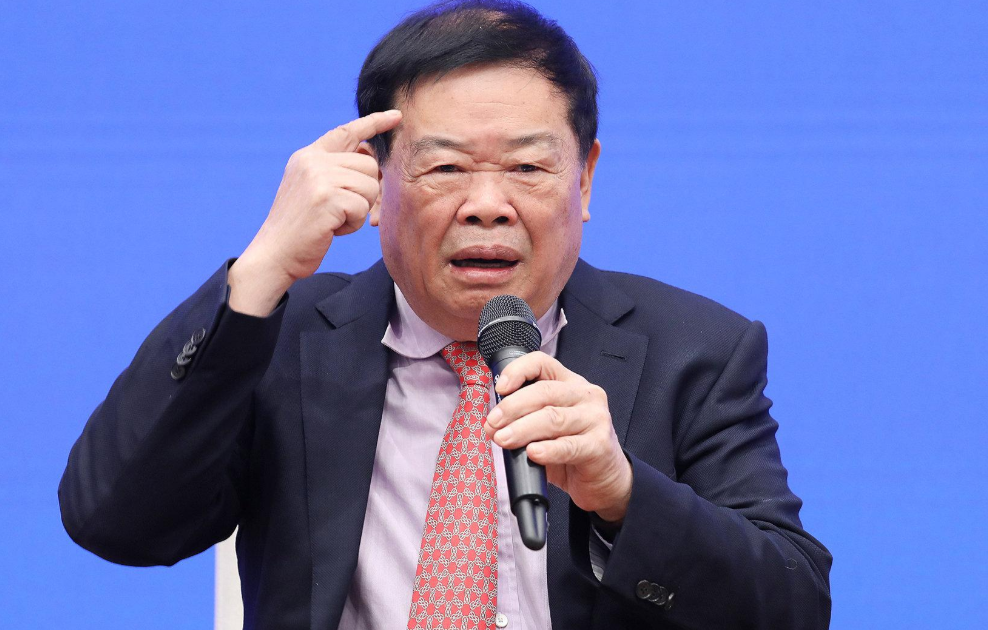 曹德旺出席福耀科大開學(xué)典禮曹德旺出席福耀科技大學(xué)開學(xué)典禮，見證教育發(fā)展的輝煌時刻