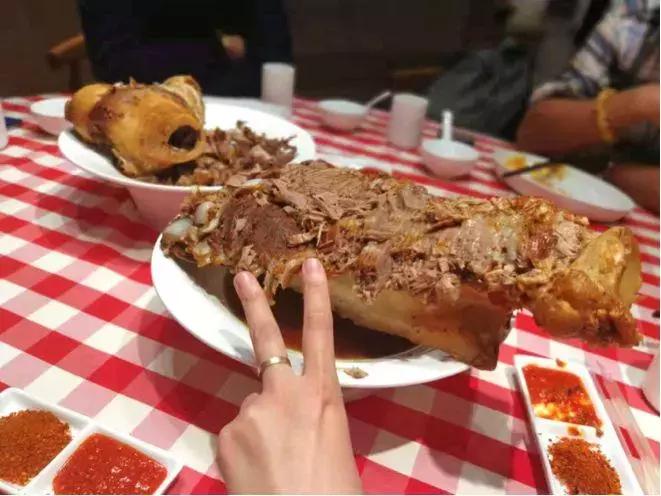 西貝后廚發(fā)現(xiàn)去年生產(chǎn)的南瓜泥、羊腿西貝后廚驚現(xiàn)去年生產(chǎn)的南瓜泥與羊腿，食品安全問題再次引發(fā)關(guān)注