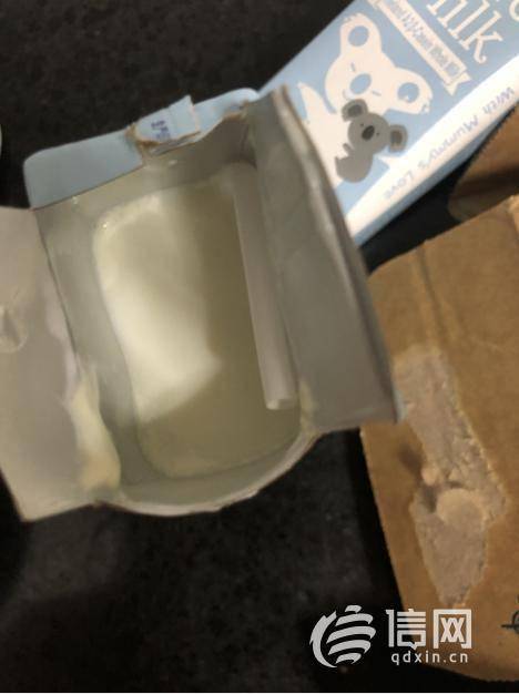 牛奶被曝霉變有頭發(fā)震驚！牛奶驚現(xiàn)霉變有頭發(fā)，真相究竟如何？