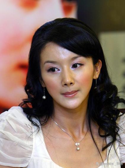 演員孫菲菲官宣離婚孫菲菲官宣離婚，娛樂圈再掀波瀾——自媒體作者的觀察與剖析