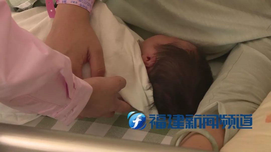 月嫂喂奶致嬰兒窒息月嫂喂奶不當致嬰兒窒息，如何避免悲劇再次發(fā)生