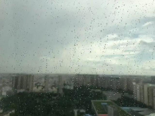 大暴雨!10級(jí)以上雷暴大風(fēng)將來(lái)襲大暴雨來(lái)襲，雷暴大風(fēng)狂飆至，防范措施需提前準(zhǔn)備