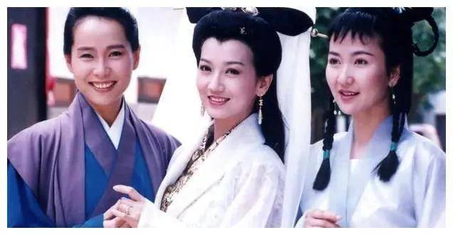 女子表演與蟒蛇親嘴 未張嘴就遭攻擊女子表演與蟒蛇親嘴，未張嘴遭遇意外攻擊