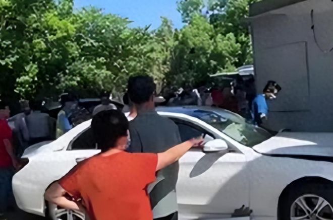 撞死一家六口的女司機(jī)判死刑了嗎撞死一家六口的女司機(jī)是否判死刑？深入探討事故背后的真相與法律的公正裁決