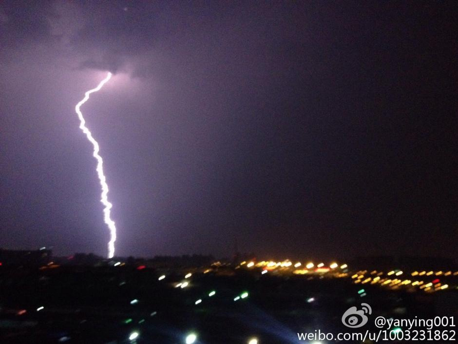 實(shí)拍北京閃電劃破夜空實(shí)拍北京閃電劃破夜空，震撼的自然力量與都市之夜的交響曲