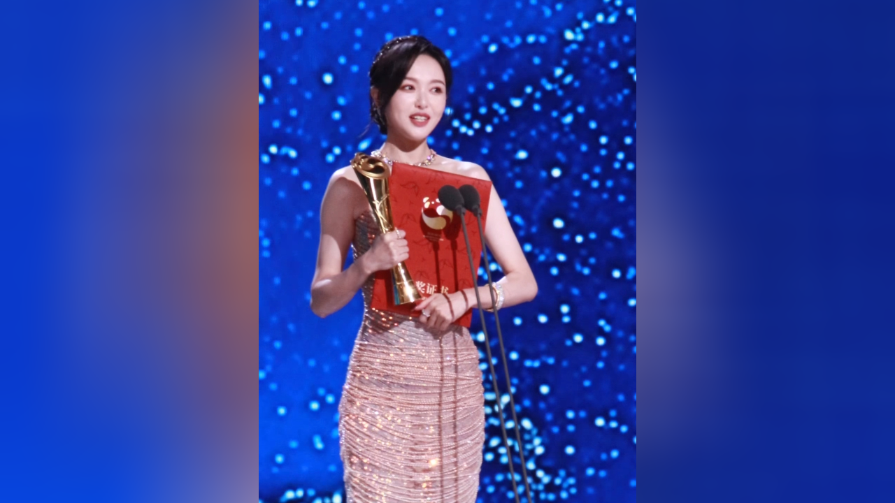 唐嫣獲得金熊貓最佳女主角唐嫣榮獲金熊貓最佳女主角，演技的巔峰與努力的見(jiàn)證