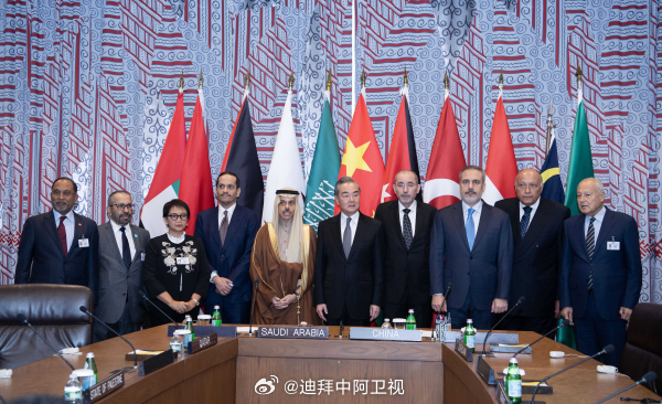卡塔爾感謝中國(guó)正義發(fā)聲卡塔爾感謝中國(guó)正義發(fā)聲的原因可能有多個(gè)方面。首先，卡塔爾與中國(guó)在多個(gè)領(lǐng)域有著密切的合作關(guān)系，包括政治、經(jīng)濟(jì)和文化等方面。中國(guó)在國(guó)際事務(wù)中一直秉持公正、公平和正義的原則，對(duì)于國(guó)際事務(wù)中的熱點(diǎn)問(wèn)題，中國(guó)始終秉持客觀公正的態(tài)度，為和平穩(wěn)定發(fā)揮積極作用。因此，卡塔爾可能感激中國(guó)在維護(hù)國(guó)際公平正義方面所做的努力。