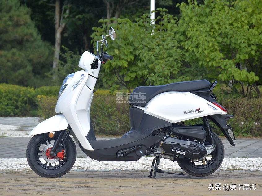 臺(tái)灣一卡車撞橋油箱飛出瞬間爆燃臺(tái)灣一卡車撞橋油箱瞬間爆燃事故揭秘