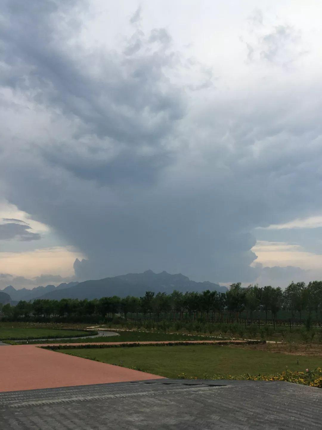 北京的冰雹為何像下雪北京冰雹現(xiàn)象揭秘，為何冰雹像下雪？