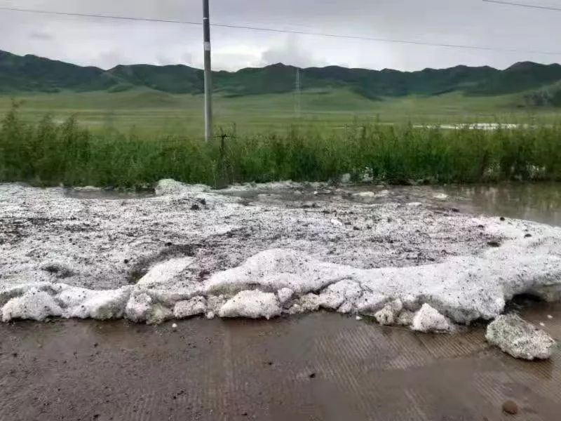 北京多區(qū)傍晚突降冰雹 大小堪比雞蛋北京多區(qū)傍晚突降冰雹，大小堪比雞蛋——一場突如其來的天氣大變
