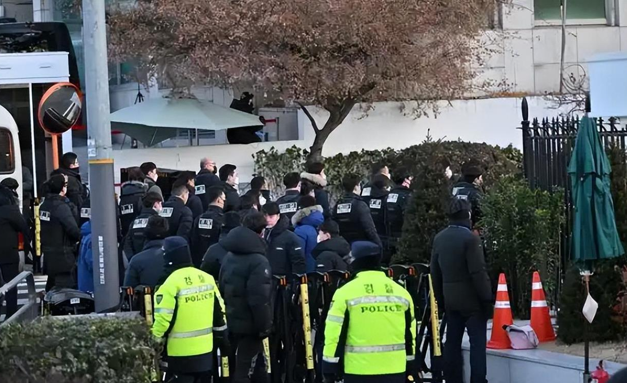 獲釋韓企員工講述在美被拘押遭遇獲釋韓企員工講述在美被拘押遭遇，正義何時再現(xiàn)？