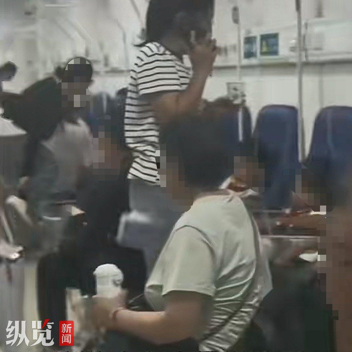 “排隊王”太二酸菜魚一年關(guān)店65家排隊王太二酸菜魚的興衰，一年關(guān)店65家，背后的故事與反思