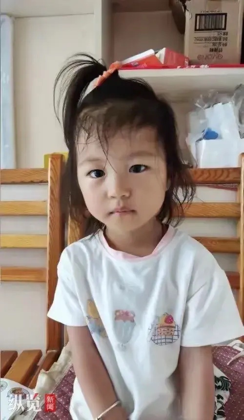 2歲女童家門口失蹤超10天非常遺憾聽到這個(gè)不幸的事件。對(duì)于一名兩歲的幼童來說，失蹤超過十天是非常危險(xiǎn)和令人擔(dān)憂的。