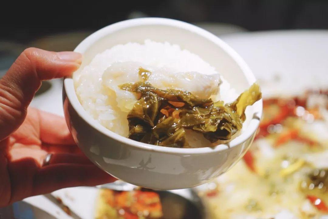 “排隊王”太二酸菜魚一年關(guān)店65家排隊王太二酸菜魚一年關(guān)店65家，反映了餐飲行業(yè)的一些復(fù)雜性和不確定性。