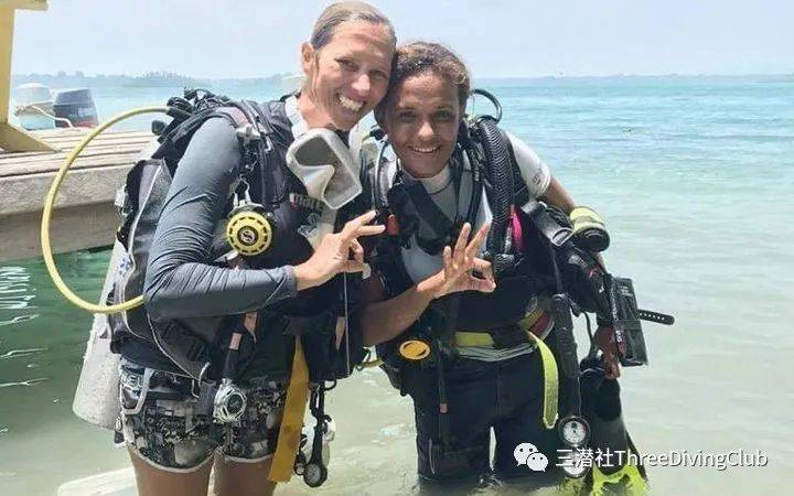 女子潛水被遺忘海上漂了45分鐘女子海上漂流歷險(xiǎn)記，潛水遭遇遺忘，45分鐘生死瞬間