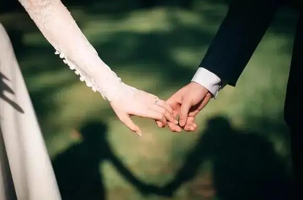 婚姻長久靠的是什么婚姻長久靠的是什么？深度解析幸?；橐龅奈宕笾е?></div><div   id=