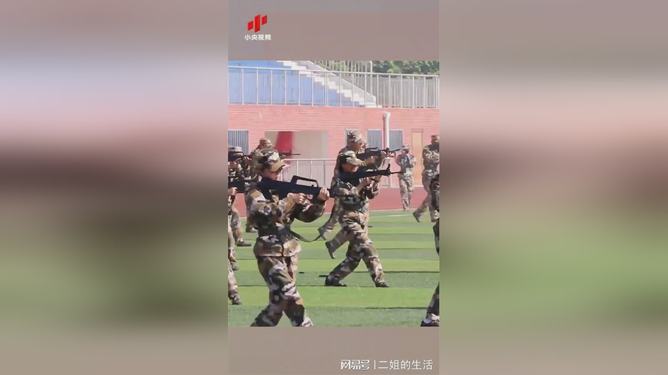 蘭州一高校硬核軍訓堪比大片蘭州一高校硬核軍訓，超越想象的壯觀場景，堪比大片！