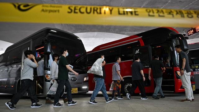 獲釋韓企員工講述在美被拘押遭遇獲釋韓企員工講述在美被拘押遭遇，挑戰(zhàn)與反思的歷程