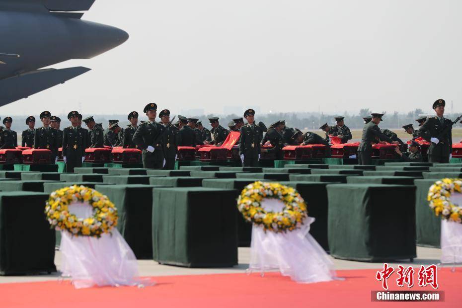 沈陽市民迎接志愿軍烈士回家沈陽市民迎接志愿軍烈士回家，英雄歸來，城市致敬