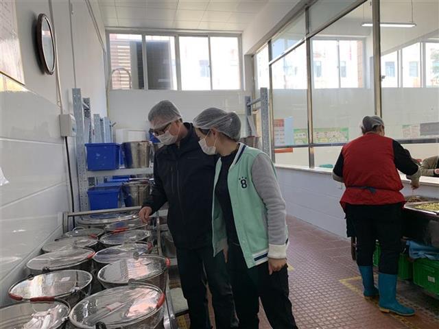 中學(xué)沒有食堂中學(xué)沒有食堂，我們?nèi)绾螒?yīng)對？