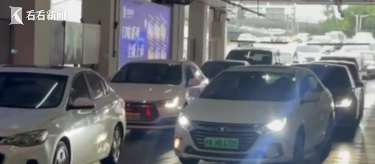上海虹橋樞紐“專車?yán)汀卑挡靥茁方颐厣虾：鐦驑屑~專車?yán)桶挡靥茁? class=