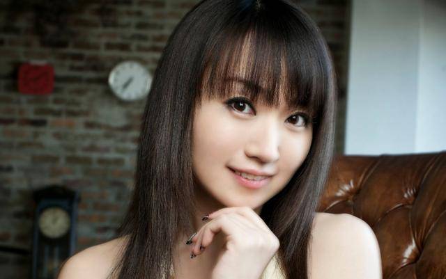 日本著名聲優(yōu)花澤香菜宣布離婚是的，日本著名聲優(yōu)花澤香菜確實(shí)宣布了離婚。