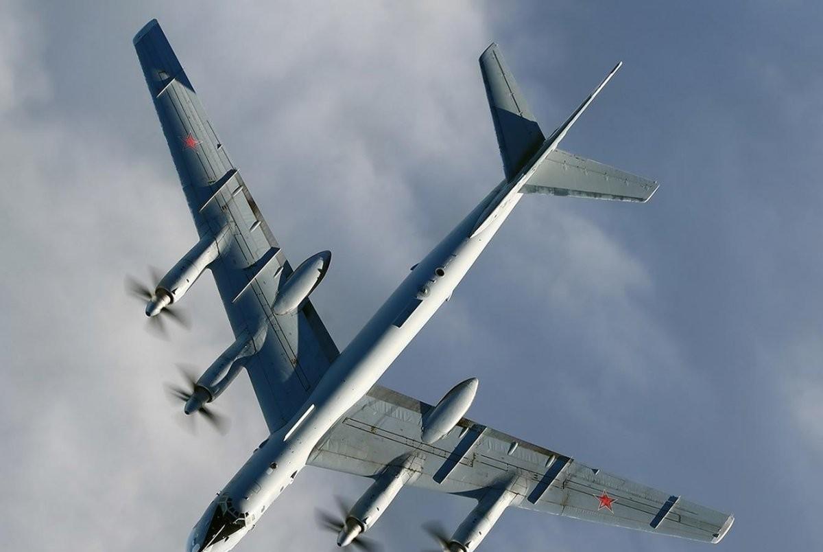 俄軍飛機俄羅斯軍隊擁有多種類型的飛機，包括戰(zhàn)斗機、轟炸機、偵察機、運輸機、教練機等等。以下是一些常見的俄軍飛機類型