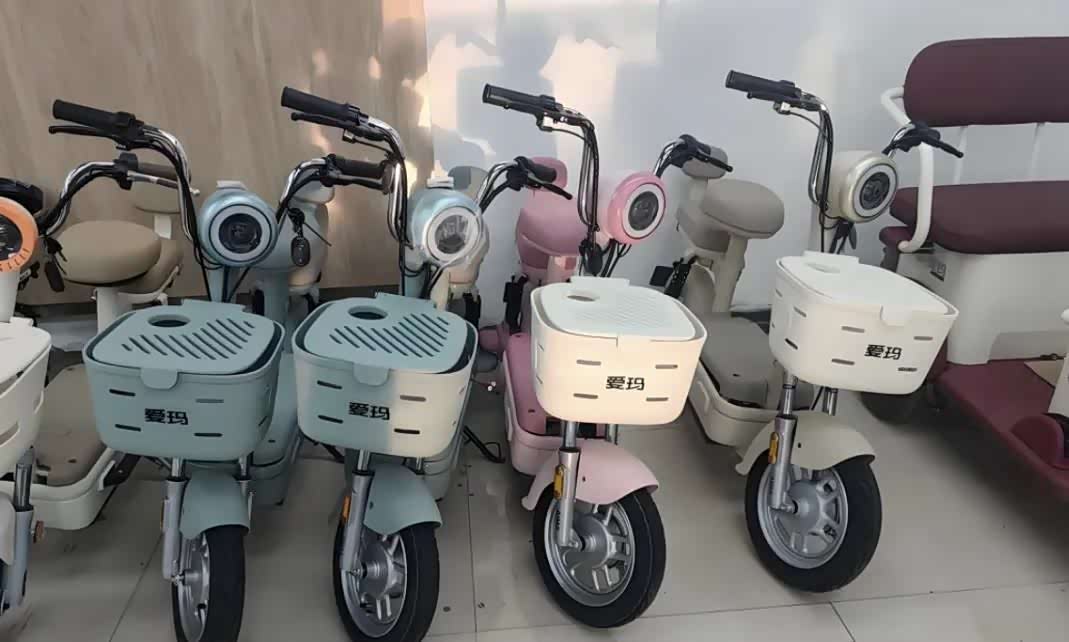 小電驢新國標落地后 新舊車都在漲價小電驢新國標落地后，新舊電動車價格齊漲現(xiàn)象解析