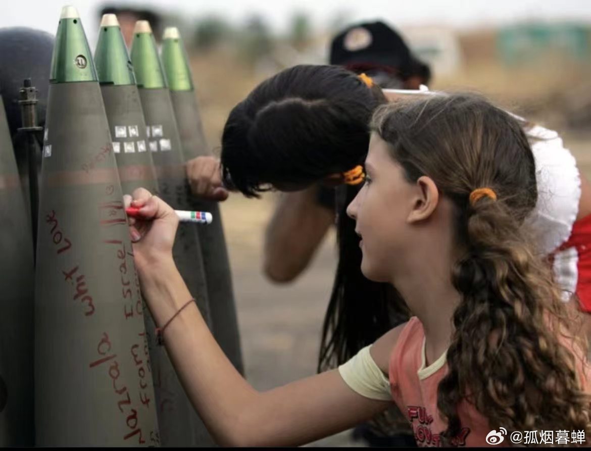 以色列士兵將柯克名字寫在炮彈上以色列士兵將柯克名字寫在炮彈上的故事與情感解讀