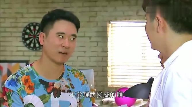 震驚!殘疾小伙不顧世人眼光與長輩談戀愛震驚！殘疾小伙不懼世人眼光，勇敢與長輩談戀愛