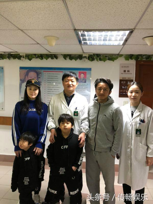 小伙帶殘障父母慶生 陌生人暖心買單小伙帶殘障父母慶生，陌生人暖心買單——人間真情的美好瞬間