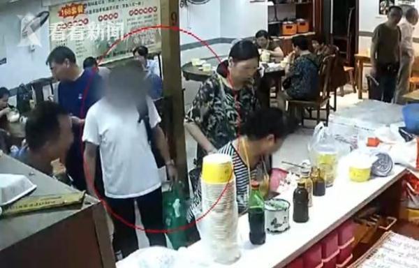 解決民警吃飯問題解決民警吃飯問題是一個(gè)重要的議題，因?yàn)榫焓蔷S護(hù)社會(huì)治安的重要力量，他們的工作常常需要付出極大的精力和時(shí)間，而飲食是保障他們身體健康和精力充沛的重要因素之一。以下是一些可能的解決方案