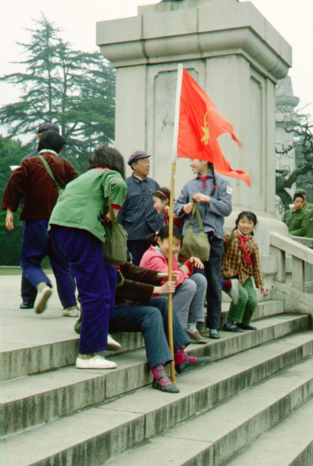 一群小學(xué)生一群小學(xué)生的奇妙探險(xiǎn)之旅