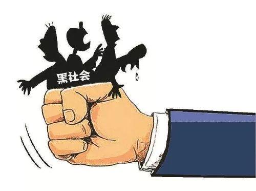 記者暗訪采砂淘金 船工稱月入百萬記者暗訪采砂淘金行業(yè)，了解到一些船工聲稱自己月入百萬的情況。針對這種情況，需要多方面考慮和探討。