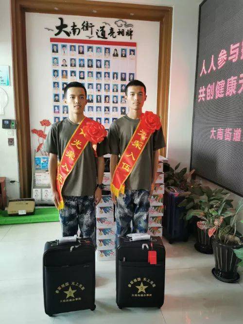 浙江小伙二次入伍浙江小伙二次入伍的故事有很多，以下是其中一個(gè)例子。