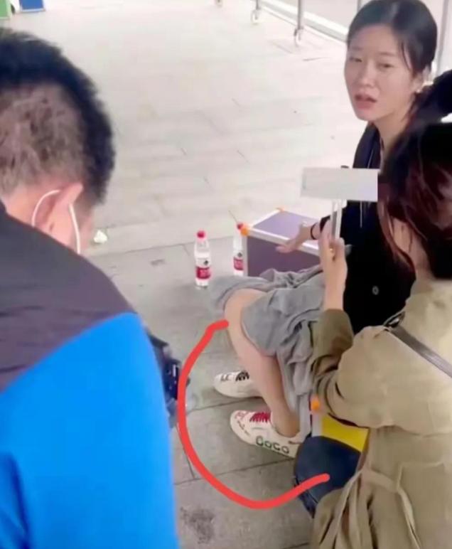 一群小學(xué)生的照片由于我無法實時獲取照片，無法提供一群小學(xué)生的實時照片。