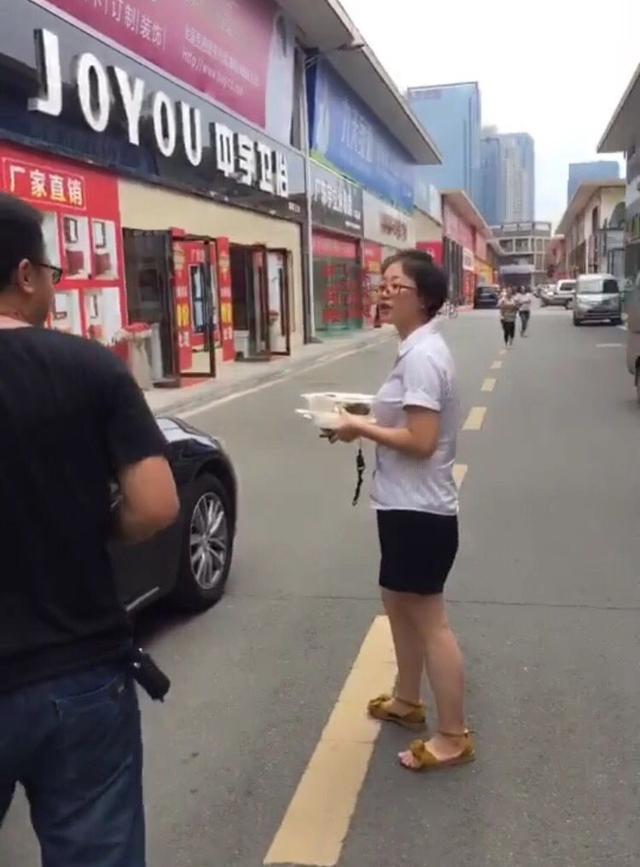成都外賣小伙關(guān)于成都外賣小伙的信息較為廣泛，但缺乏具體的細(xì)節(jié)和背景信息。以下是一些可能與之相關(guān)的情況介紹