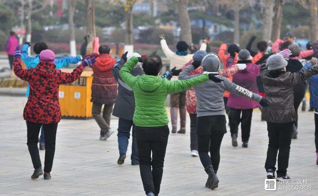為什么很多中老年人迷戀廣場舞為什么很多中老年人迷戀廣場舞？深度解析其背后的原因