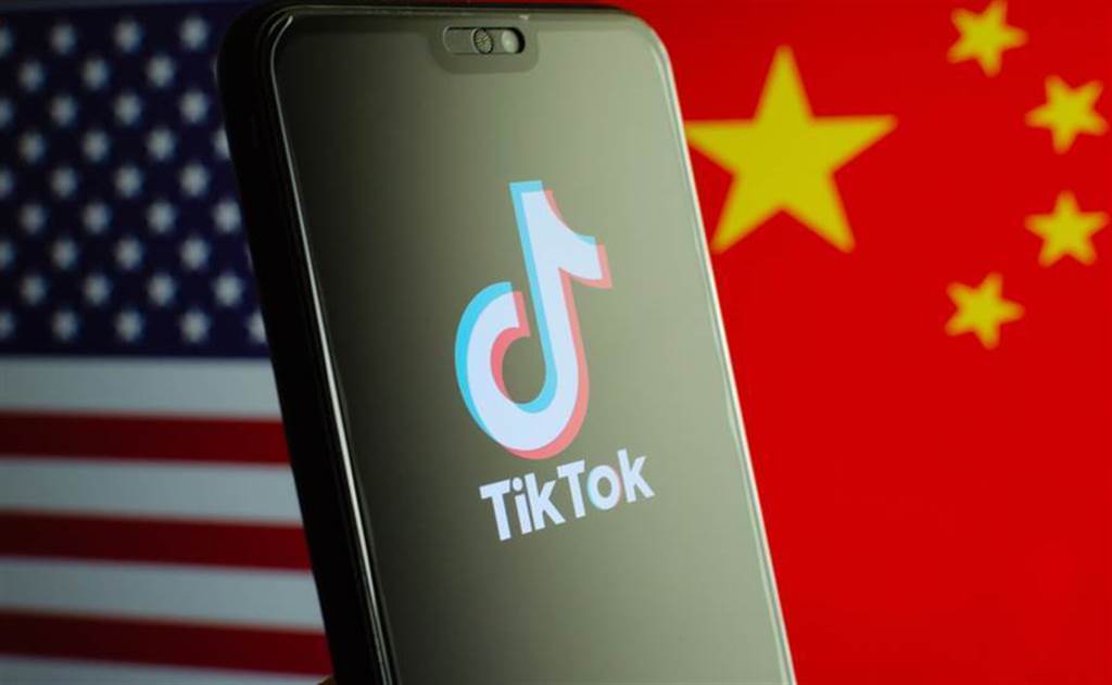中方回應(yīng)美禁與wechat和tiktok交易中方對于美國禁止與微信（WeChat）和抖音海外版（TikTok）交易一事已經(jīng)做出了回應(yīng)。中方強調(diào)，美方有關(guān)做法與其自身標榜的市場經(jīng)濟原則背道而馳，也違反國際貿(mào)易的基本規(guī)則。中方敦促美方尊重市場經(jīng)濟規(guī)律和公平競爭原則，不要人為阻礙企業(yè)之間的正常經(jīng)貿(mào)合作。同時，中方也呼吁企業(yè)加強合規(guī)經(jīng)營，遵守所在國的法律法規(guī)和商業(yè)規(guī)則。