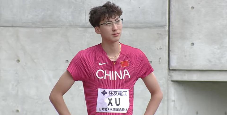 眼鏡飛人徐卓一贏了今年世界第一徐卓一在眼鏡飛人比賽中取得了不錯的成績，但關(guān)于他是否贏了今年世界第一，暫時無法給出確切的答案。建議您關(guān)注相關(guān)的新聞報(bào)道或官方渠道以獲取最新信息。