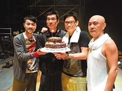 蘇永康演唱會2002高清蘇永康演唱會 2002 高清回顧，一場跨越時空的音樂盛宴