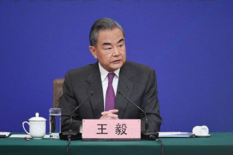 王毅連訪歐洲3國表態(tài)出現(xiàn)怎樣的變化王毅連訪歐洲三國表態(tài)出現(xiàn)了多方面的變化。以下是其中的一些主要方面