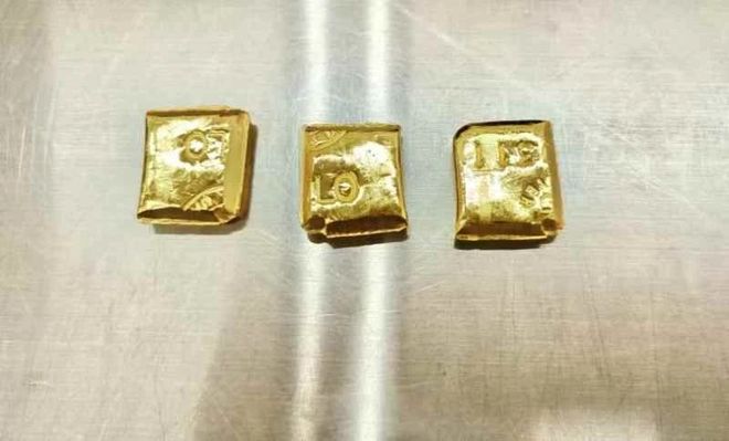 女子衛(wèi)生巾內(nèi)藏674.7克足金被查女子衛(wèi)生巾內(nèi)藏金被查事件揭秘，黃金藏匿背后的故事與思考