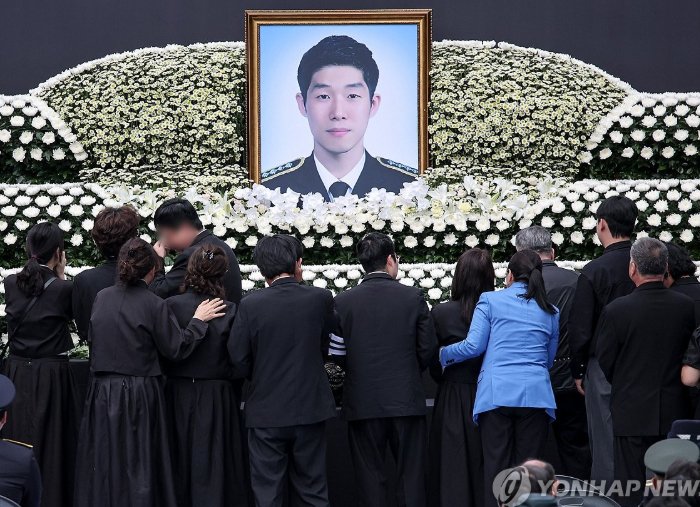 韓殉職海警葬禮舉行韓殉職海警葬禮舉行，緬懷英雄，致敬海洋衛(wèi)士