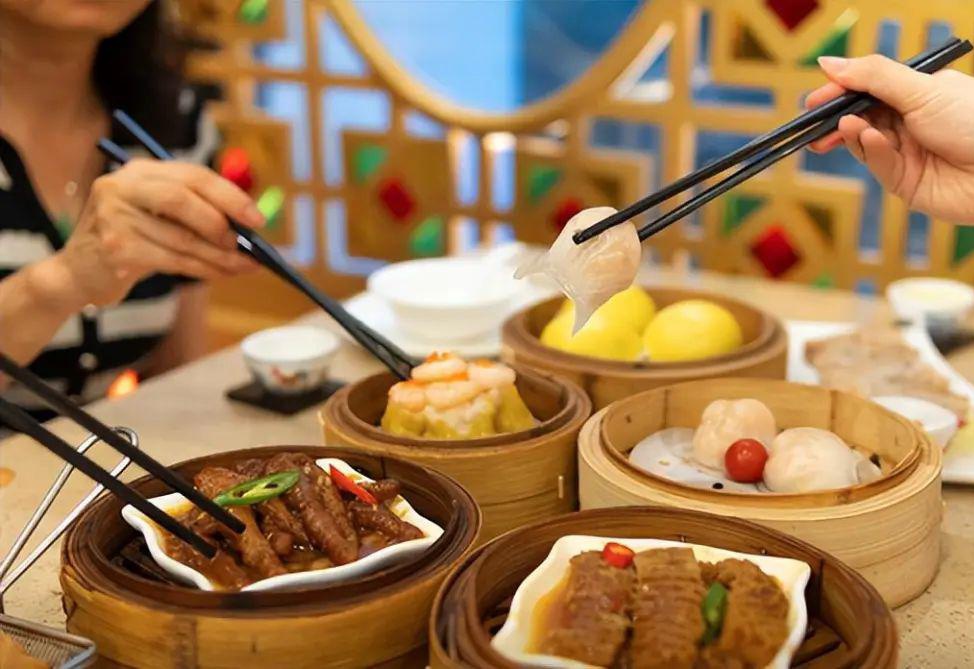 嬰兒也要交茶位費(fèi)嬰兒也要交茶位費(fèi)？解讀兒童消費(fèi)權(quán)益與禮儀文化